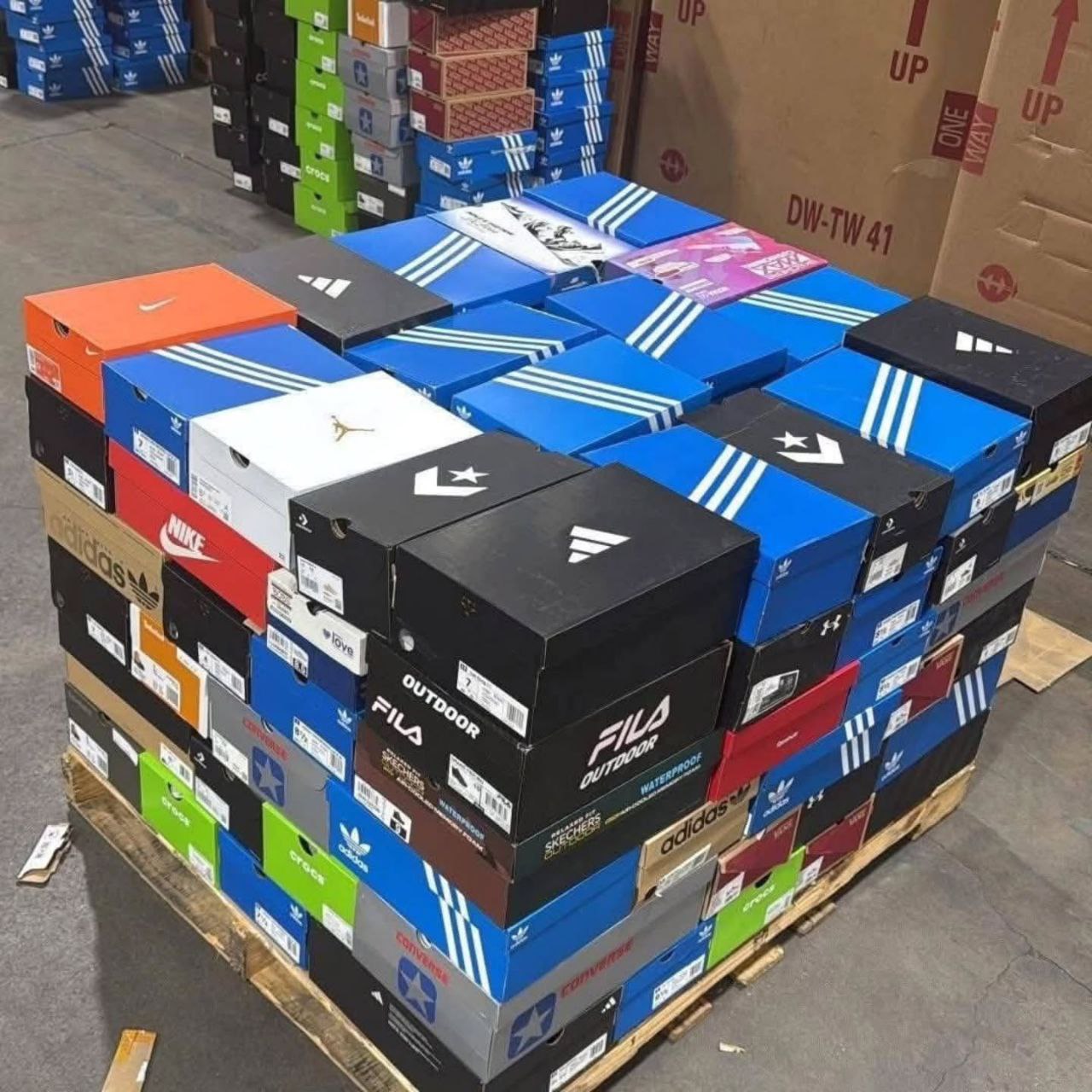 50 UNITS – Mixed Shoes Pallet (Small Lot)