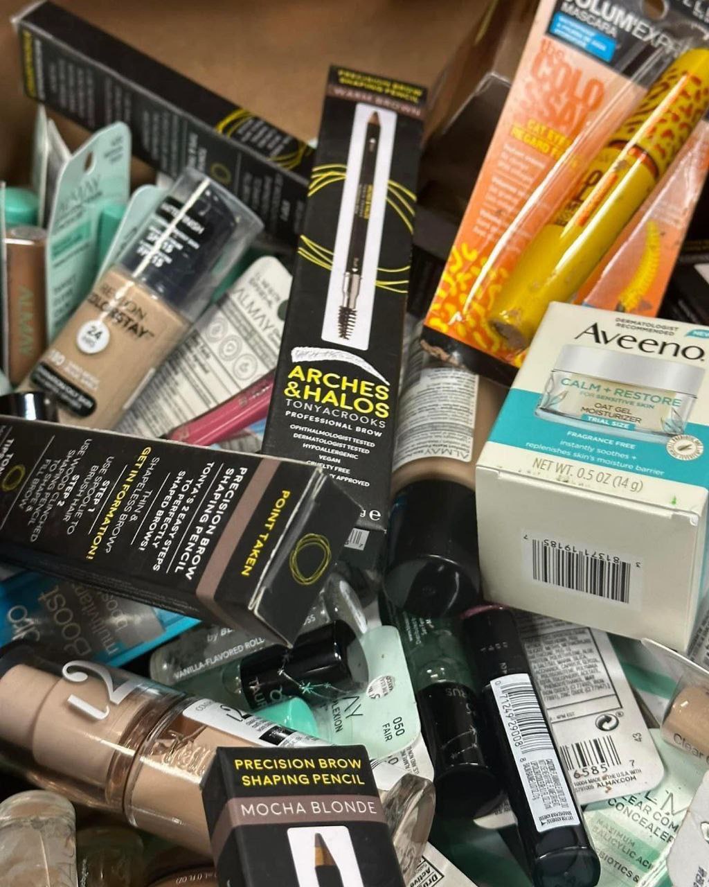 150 UNITS – Mixed Cosmetics Pallet (Large Lot)